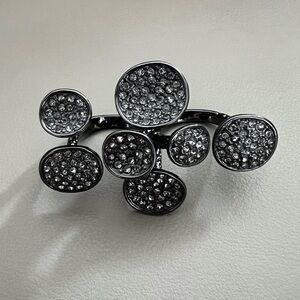 New BCBGMAXAZRIA Double Finger Ring – Dark Grey Rhinestones